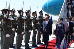 Lễ đón Thủ tướng Nguyễn Xuân Phúc và Phu nhân tại sân bay quốc tế Vaclav Havel, Praha. (Ảnh: Thống Nhất/TTXVN)