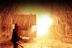 Công nhân làm việc trong Công ty Trách nhiệm hữu hạn Thép Vina Kyoei. (Nguồn: vinakyoeisteel)