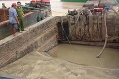 Bắt giữ 4 thuyền bơm hút, vận chuyển cát trái phép trên sông Đồng Nai