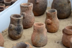 Cổ vật được tìm thấy bên trong lăng mộ thuộc nền văn minh Inca ở di chỉ khảo cổ Mata Indio thuộc vùng Lambayeque của Peru. (Ảnh: AFP/TTXVN)