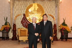 Tổng Bí thư, Chủ tịch nước Nguyễn Phú Trọng và nguyên Tổng Bí thư, Chủ tịch nước Lào Choummaly Sayasone. (Ảnh: Trí Dũng/TTXVN)