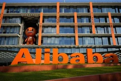 Logo của Tập đoàn Alibaba được nhìn thấy tại trụ sở của công ty tại Hàng Châu, tỉnh Chiết Giang của Trung Quốc. (Nguồn: Reuters)