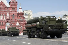 Hệ thống tên lửa phòng không S-300 của Nga. (Ảnh: AP/TTXVN)