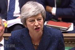 Thủ tướng Anh Theresa May phát biểu trong phiên chất vấn tại Quốc hội Anh ở London ngày 1/5. (Ảnh: AFP/TTXVN)