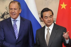 Bộ trưởng Ngoại giao Trung Quốc Vương Nghị và người đồng cấp Nga Sergei Lavrov. (Nguồn: sputniknews)