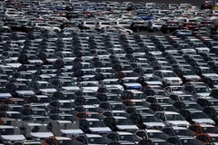Ôtô được xếp tại kho bãi gần cảng Richmond, California của Mỹ, ngày 24/5/2018. (Ảnh: AFP/TTXVN)