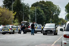 Cảnh sát phong tỏa gần hiện trường vụ xả súng ở thành phố Christchurch của New Zealand, ngày 15/3. (Ảnh: THX/TTXVN)