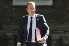 Bộ trưởng Y tế Anh Matt Hancock. (Ảnh: AFP/TTXVN)