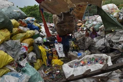 Một bãi rác thải ở Manila, Philippines. (Ảnh: AFP/TTXVN)