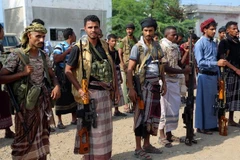 Các tay súng thuộc lực lượng phiến quân Houthi tại thành phố cảng Hodeida, Yemen ngày 29/12/2018. (Ảnh: AFP/TTXVN)