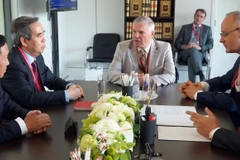 Trưởng Ban Kinh tế Trung ương Nguyễn Văn Bình gặp ông Anton Kobyakov, Cố vấn Tổng thống Liên bang Nga Vladimir Putin. (Ảnh: Hồng Quân/TTXVN)