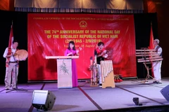 Biểu diễn văn nghệ tại Lễ kỷ niệm Quốc khánh 2/9 tại Vancouver. (Ảnh: Việt Dũng/TTXVN)