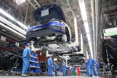 Dây chuyền lắp ráp xe SAIC-Volkswagen tại nhà máy ở Thượng Hải của Trung Quốc. (Ảnh: THX/TTXVN)