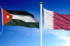 Cờ của Qatar và Jordan. (Nguồn: Al-Monitor)