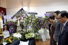 Lễ viếng Cựu Tổng thống Cộng hòa Nam Phi Nelson Mandela tại Thành phố Hồ Chí Minh. (Ảnh: Thế Anh/TTXVN)
