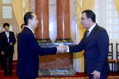 Chủ tịch nước Trần Đại Quang tiếp Đại sứ Chile Jaime Chomali Garib. (Ảnh: Nhan Sáng/TTXVN)