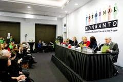 Phiên tòa luận tội tập đoàn hóa chất Monsanto tại La Hay (Hà Lan) ngày 18/4. (Nguồn: AFP/TTXVN)