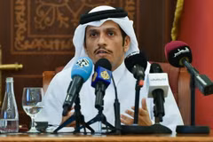 Ngoại trưởng Qatar Sheikh Mohammed bin Abdulrahman Al-Thani phát biểu trong cuộc họp báo ở Doha ngày 30/8. (Nguồn: EPA/TTXVN)