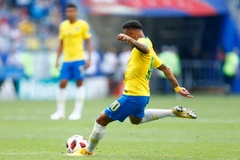 Cầu thủ Neymar của Brazil ghi bàn trong trận đấu Brazil-Mexico ở Samara ngày 2/7. (Nguồn: AFP/TTXVN) 