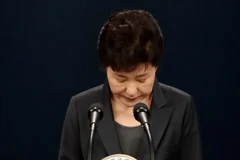 Cựu Tổng thống Hàn Quốc Park Geun-hye xin lỗi toàn dân trong bài phát biểu tại Seoul ngày 4/11/2016. (Nguồn: EPA/TTXVN)