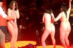 Hai người phụ nữ đua nhau múa thoát y chỉ vì 1 chiếc iPhone 5S