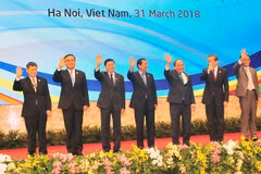 Thủ tướng Nguyễn Xuân Phúc và các Trưởng đoàn chụp ảnh chung. (Nguồn: TTXVN)