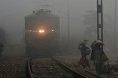 Sương mù dày đặc bao phủ thủ đô New Delhi, Ấn Độ ngày 1/1. (Nguồn: AFP/TTXVN)