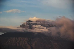 Núi lửa Agung trên đảo Bali. (Nguồn: THX/TTXVN)