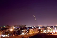 Hệ thống phòng thủ tên lửa của Syria đánh chặn tên lửa của Israel tấn công sân bay quốc tế ở Damascus, ngày 15/9/2018. (Nguồn: THX/TTXVN) 