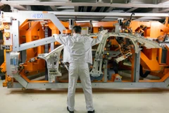 Nhân viên làm việc trong một nhà máy sản xuất xe Audi ở Đức. (Nguồn: Bloomberg/Getty Images) 