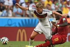 Toni Kroos phủ nhận việc ký hợp đồng với Real Madrid