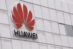 [Video] Cấm bán điện thoại Huawei, ZTE trong các căn cứ quân sự Mỹ