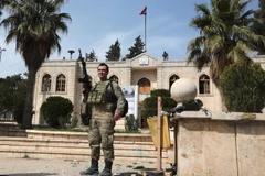 Binh sỹ Thổ Nhĩ Kỳ gác tại Afrin, Syria ngày 19/3. (Nguồn: THX/TTXVN) 