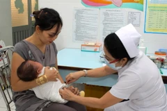 Trẻ tiêm vắcxin tại Bệnh viện Nhi Đồng 2, Thành phố Hồ Chí Minh. (Ảnh: Phương Vy/TTXVN)