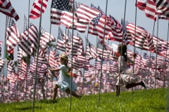 Hình ảnh nước Mỹ tưởng niệm các nạn nhân loạt vụ khủng bố 11/9