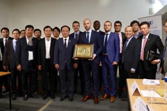 Đoàn công tác làm việc với Tập đoàn RATP tại Paris. (Nguồn: Vietnam+)