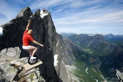 [Photo] Những bức hình "không thể tin nổi" của nghệ sỹ thăng bằng 