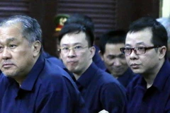 Bị cáo Phạm Công Danh và đồng phạm tại phiên tòa xét xử sơ thẩm ngày 12/1. (Ảnh: Hoàng Hải/TTXVN)