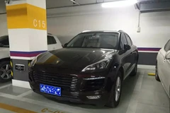 Chân dung chiếc xe 'hàng nhái' khiến cặp đôi chia tay. (Nguồn: Weibo)