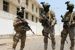 Lực lượng ủng hộ Tổng thống Yemen lưu vong Abedrabbo Mansour Hadi tuần tra tại thành phố Aden. (Nguồn: AFP/TTXVN)