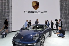 Chiếc xe Porsche 911 Carrera S được trưng bày tại một triển lãm hồi năm 2011. (Nguồn: THX/TTXVN)
