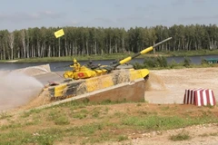 Đội Việt Nam thi đấu nội dung thi đấu xe tăng. (Ảnh: Dương Trí/Vietnam+)