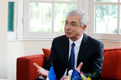 Chủ tịch Quốc hội Pháp Claude Bartolone trong buổi gặp gỡ báo chí. (Ảnh: An Đăng/TTXVN)