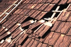 Xác minh nghi vấn máy bay cất cánh làm tốc mái nhà dân ở Nghệ An