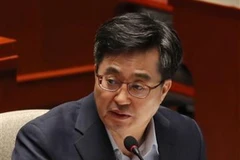 Phó Thủ tướng kiêm Bộ trưởng Tài chính Hàn Quốc Kim Dong-yeon phát biểu về vấn đề ngân sách tại phiên họp Quốc hội ở Seoul ngày 27/8. (Nguồn: YONHAP/TTXVN)