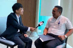 Giáo sư Aleksius trao đổi với phóng viên TTXVN. (Ảnh: Hữu Chiến/Vietnam+) 