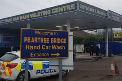 Nhóm tội phạm hoạt động giả danh một cửa hàng chuyên rửa xe thủ công. (Nguồn: BBC)