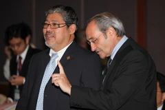 Quyền Ngoại trưởng Philippines Enrique Manalo (trái). (Nguồn: AFP/TTXVN)