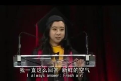 Shuping Yang phát biểu tại buổi lễ tốt nghiệp. (Nguồn: 163)