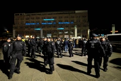 Cảnh sát Đức tăng cường an ninh tại khu vực nhà ga trung tâm ở Cologne. (Nguồn: AFP/TTXVN)